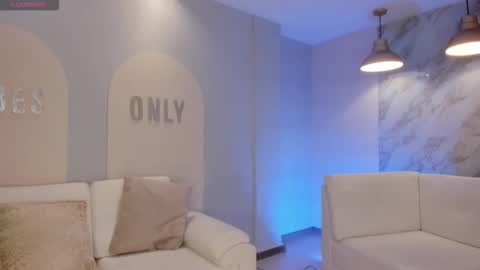 Snapshot of lizzhamilton_ chatting on November 2, 4:09 pm Lizzi online show from November 2, 4:09 pm