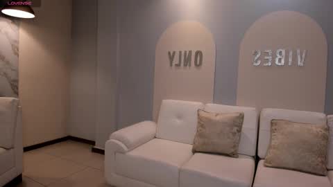 Snapshot of lizzhamilton_ chatting on November 3, 9:05 pm Lizzi online show from November 3, 9:05 pm