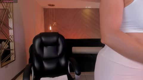 Snapshot of lizzhamilton_ chatting on November 20, 9:36 pm Lizzi online show from November 20, 9:36 pm