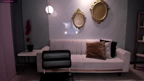 Snapshot of lizzhamilton_ chatting on November 24, 9:14 pm Lizzi online show from November 24, 9:14 pm