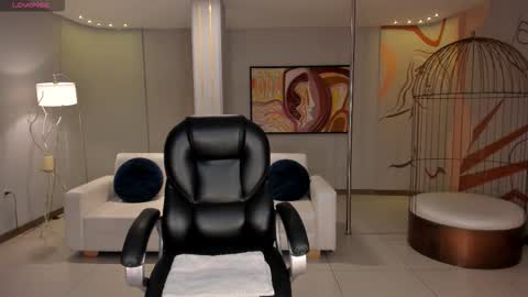 Snapshot of lizzhamilton_ chatting on November 25, 8:53 pm Lizzi online show from November 25, 8:53 pm