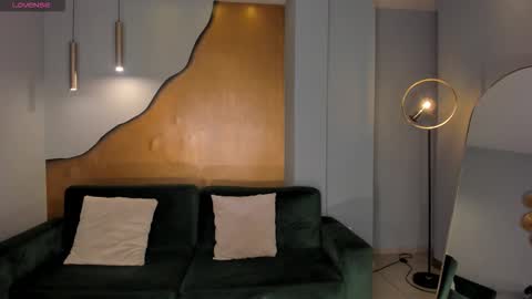 Lizzi  online show from February 3, 8:14 pm