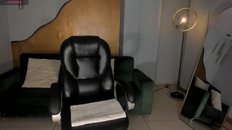 Lizzi  online show from February 4, 9:09 pm