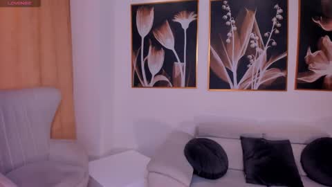 Lizzi  online show from March 1, 5:15 pm