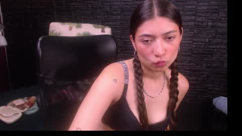 Snapshot of lizzie_collin chatting on October 6, 12:46 pm Lizzie online show from October 6, 12:46 pm