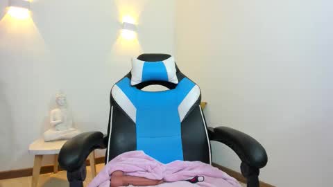 lizzie_williamss online show from October 3, 3:58 am