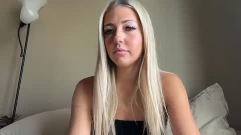 Snapshot of lizzy2bizzy chatting on June 18, 8:13 pm lizzy2bizzy online show from June 18, 8:13 pm