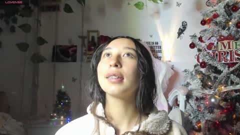 Snapshot of lizzy_kawuaii chatting on December 9, 12:56 am lizzy online show from December 9, 12:56 am