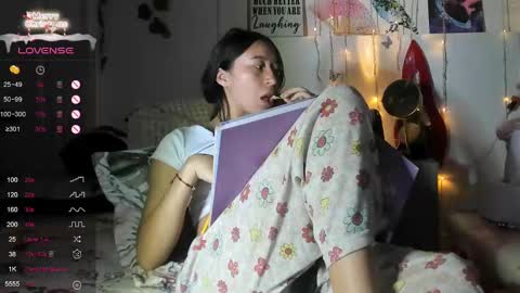 Snapshot of lizzy_kawuaii chatting on January 14, 1:04 am lizzy online show from January 14, 1:04 am