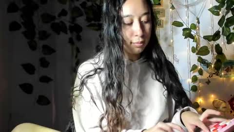 Snapshot of lizzy_kawuaii chatting on March 1, 4:58 am lizzy online show from March 1, 4:58 am
