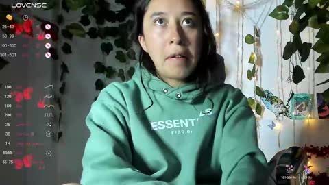 Snapshot of lizzy_kawuaii chatting on March 3, 4:47 am lizzy online show from March 3, 4:47 am