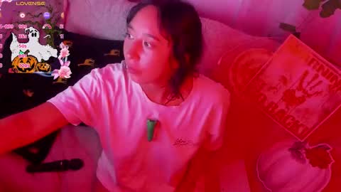 Snapshot of lizzy_kawuaii chatting on October 12, 2:43 am lizzy online show from October 12, 2:43 am