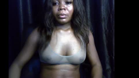 Snapshot of lizzy_petite chatting on September 24, 10:35 pm lizzy online show from September 24, 10:35 pm