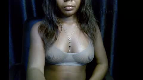 Snapshot of lizzy_petite chatting on October 1, 6:47 pm lizzy online show from October 1, 6:47 pm