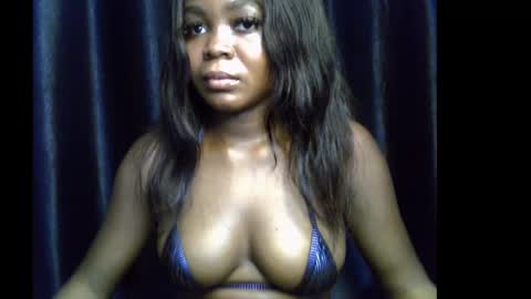Snapshot of lizzy_petite chatting on October 5, 6:28 pm lizzy online show from October 5, 6:28 pm