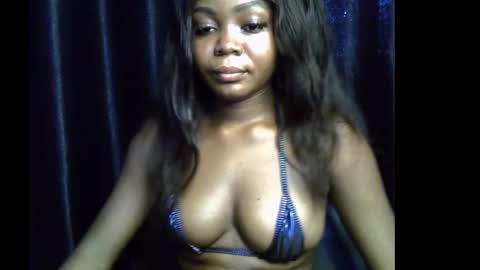 Snapshot of lizzy_petite chatting on October 8, 12:03 pm lizzy online show from October 8, 12:03 pm
