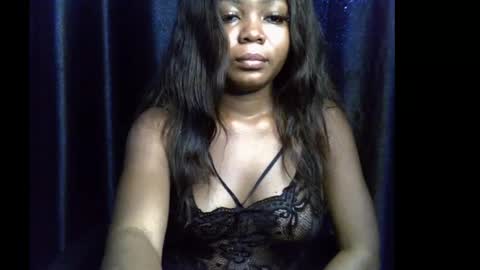 Snapshot of lizzy_petite chatting on October 10, 7:40 am lizzy online show from October 10, 7:40 am