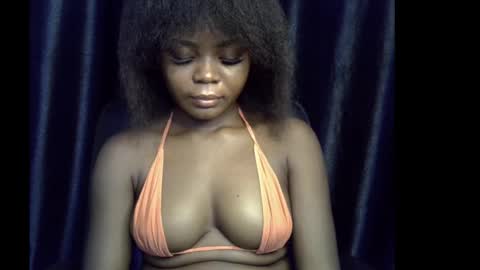 Snapshot of lizzy_petite chatting on October 10, 7:46 pm lizzy online show from October 10, 7:46 pm
