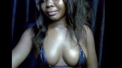 Snapshot of lizzy_petite chatting on October 13, 10:54 pm lizzy online show from October 13, 10:54 pm