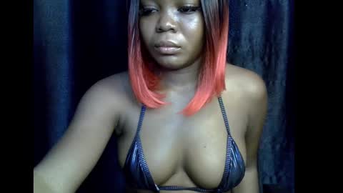 Snapshot of lizzy_petite chatting on October 18, 8:04 am lizzy online show from October 18, 8:04 am