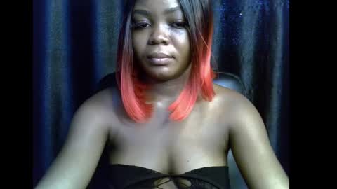 Snapshot of lizzy_petite chatting on October 19, 8:15 am lizzy online show from October 19, 8:15 am