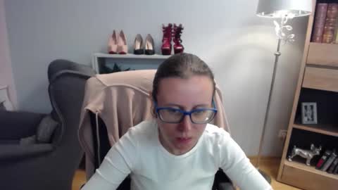 Snapshot of lizzy_sparkle chatting on September 24, 4:49 am Lizzy online show from September 24, 4:49 am