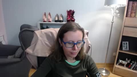 Snapshot of lizzy_sparkle chatting on September 25, 4:49 am Lizzy online show from September 25, 4:49 am