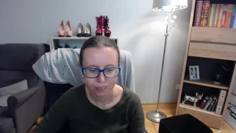 Snapshot of lizzy_sparkle chatting on October 21, 4:35 am Lizzy online show from October 21, 4:35 am