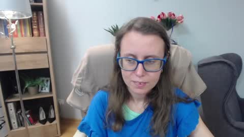 Lizzy online show from June 12, 4:44 am