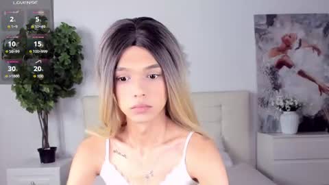 lizzydelrey online show from June 11, 6:50 pm