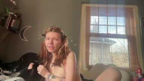Snapshot of lizzyylovesick chatting on January 25, 2:03 pm lizzybunny online show from January 25, 2:03 pm