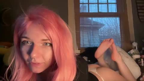 Snapshot of lizzyylovesick chatting on February 19, 5:06 pm lizzybunny online show from February 19, 5:06 pm