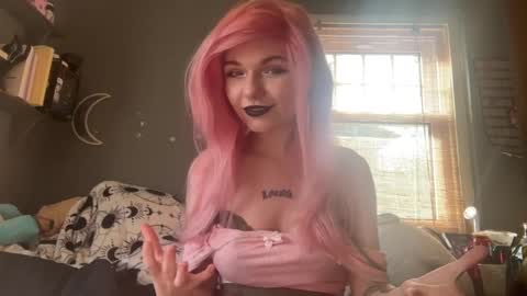Snapshot of lizzyylovesick chatting on March 1, 2:02 pm lizzybunny online show from March 1, 2:02 pm