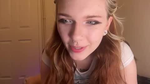 Snapshot of lizzyylovesick chatting on September 9, 7:13 pm lizzybunny online show from September 9, 7:13 pm