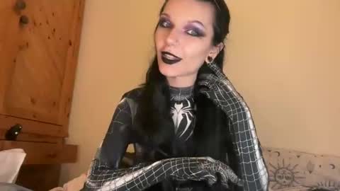 Snapshot of lizzyylovesick chatting on April 16, 7:58 pm lizzybunny online show from April 16, 7:58 pm