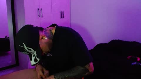 lliamm 2 online show from February 14, 6:43 am