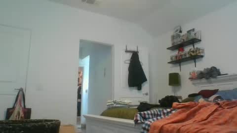 Snapshot of llzonall chatting on December 4, 6:06 pm DC online show from December 4, 6:06 pm