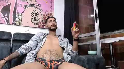 lobocruzlatino online show from February 4, 8:24 am