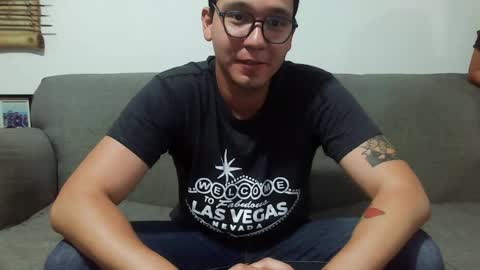 Snapshot of lobomx19 chatting on April 3, 12:41 am Lobo online show from April 3, 12:41 am