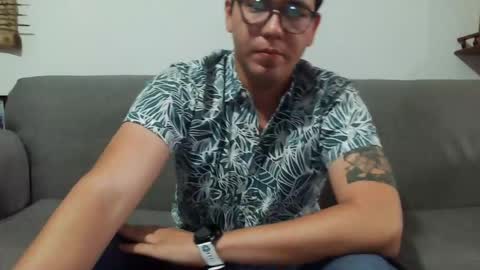 Snapshot of lobomx19 chatting on April 12, 12:04 am Lobo online show from April 12, 12:04 am