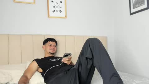 Snapshot of logan_9_ chatting on May 18, 5:13 am logan online show from May 18, 5:13 am