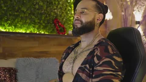 logan_cardenas1 online show from April 8, 1:05 am
