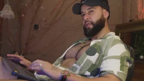 logan_cardenas1 online show from April 9, 12:21 am