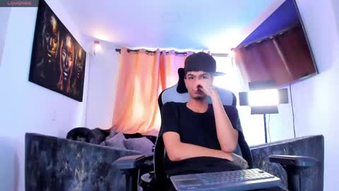 Snapshot of logan_crown chatting on June 8, 1:55 pm logan_crown online show from June 8, 1:55 pm