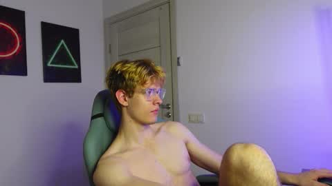 LOGAN FRASER online show from October 9, 12:25 pm