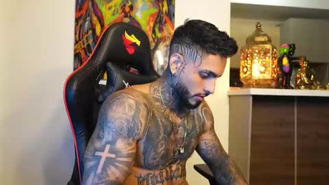 logan_hugh8 online show from September 21, 4:03 am