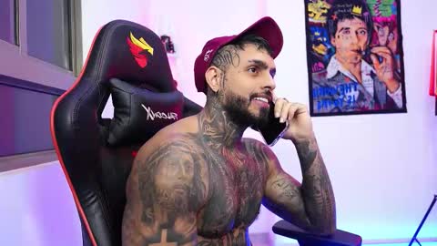 logan_hugh8 online show from October 25, 3:47 am