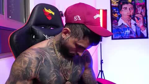 logan_hugh8 online show from November 9, 2:32 am