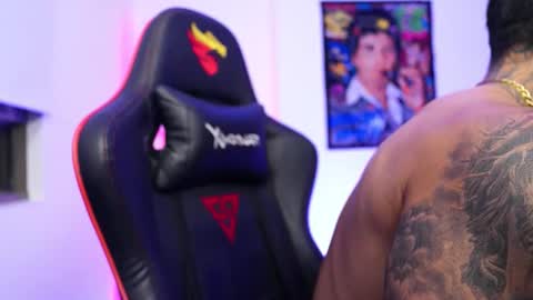 logan_hugh8 online show from November 23, 2:22 am