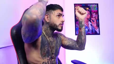 logan_hugh8 online show from December 21, 6:09 am